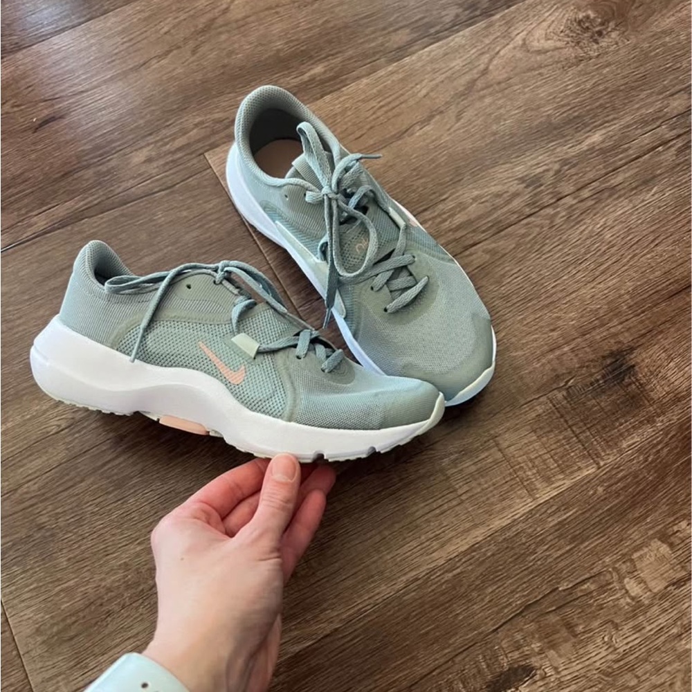 Nike Sage Green Sneakers TR 13